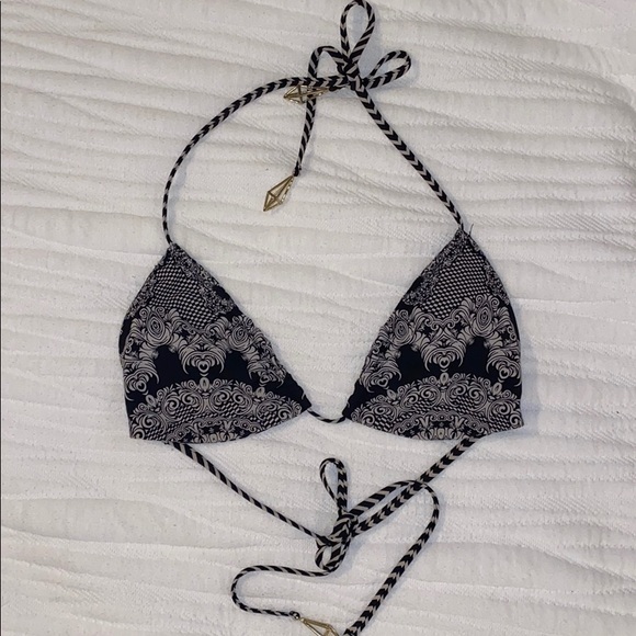 ❤️3 for $20❤️Reversible bikini top with gold geometric accents - Picture 1 of 5
